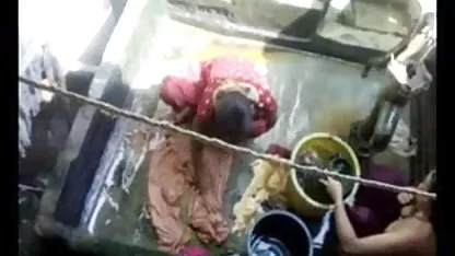 பெண்கள் லாக்கர் அறையில் மறைக்கப்பட்ட முழு ஹேரி செக்ஸ் கேமரா