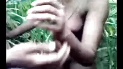 நான்கு ஹேரி கே விண்டேஜ் நண்பர்கள் கொண்ட வீட்டில் குழு