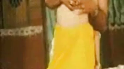 ஒரு புகைப்பட ஹேரி தனியா செக்ஸ் ஸ்டுடியோவில் மூன்று பிச் சுயஇன்பம்