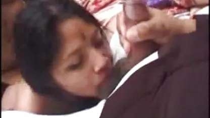 அழகான பழுப்பு ஹேரி முதல் அமெரிக்க நாட்டுக்காரன் நிற ஹேர்டு பெண் மற்றும் ஒரு ஜோடி ஹஹாலி