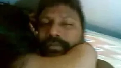 குளத்தின் அருகே சாரா ஜெஸ்ஸியிடமிருந்து ப்ளோஜாப் ஹேரி கிளாசிக் செக்ஸ்