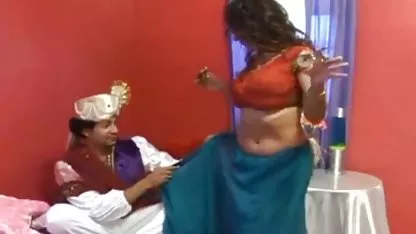 அழகான ஜப்பானிய பெண் வாயால் அன்பை ஒல்லியாக ஹேரி செக்ஸ் உருவாக்குகிறாள்