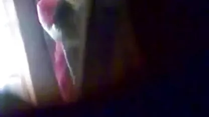 டகோட்டா ஜேம்ஸ் ஒரு வீட்டில் ஹேரி செக்ஸ் கருப்பு காதலனுடன் பழகுகிறான்