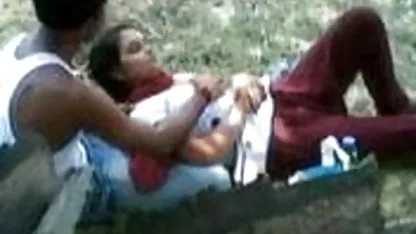 தீவிர தனியா, ஹேரி அம்மா வயதான பெண் இளம் டிக்ஸை நேசிக்கிறார்