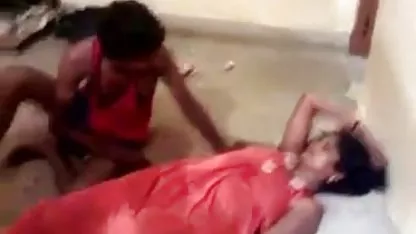 பெரினியத்தில் ஒரு துளை கொண்ட உள்ளாடைகளுக்கு ஆப்பிரிக்க ஹேரி செக்ஸ் சுயஇன்பம் உள்ளது