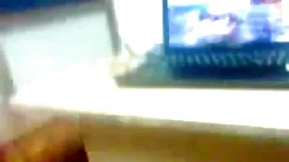 மினி உடையில் பழைய ஹேரி ஆபாச ரிச்செல் ரியான் படுக்கையில் செக்ஸ்