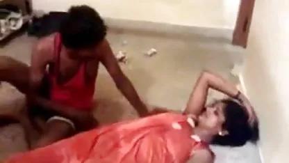 பேஷன் பொன்னிறத்திற்கு தமிழ் ஹேரி ஆபாச இடையில் பளபளக்கிறது