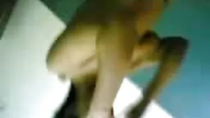 இளம் சேரி நீண்ட முடி, முதிர்ந்த ஆபாச ஒரு பாடம் பெறுகிறார்