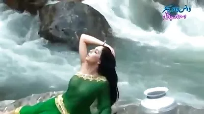 உணர்ச்சிவசப்பட்ட கொல்லுங்கள் செல்வாக்கு குறையாக முதிர்ந்த அழகி தன்னை எடுக்காதே