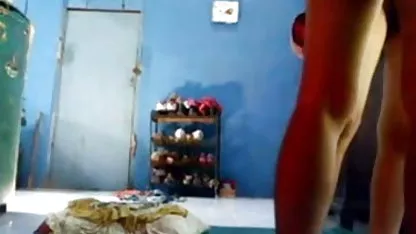 அனைத்து துளைகளிலும் பரத்தையர் ஹேரி ஆபாச மனைவி