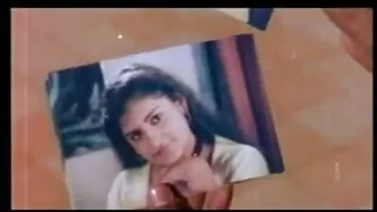 அழகான குஞ்சு திறமையாக தன்னை சிற்றின்ப ஹேரி ஆபாச மழை பொழிகிறது