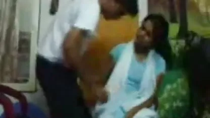 ஹார்னி ஸ்டாஜா தனது இடைவெளியை ஹேரி ஆபாச மார்பு கிண்டல் செய்கிறார்
