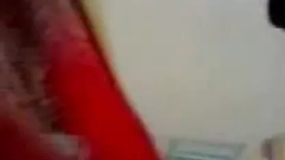 வேலை செய்யும் கழுதையுடன் படிக்கட்டுகளில் ப்ளாண்டி கொல்லுங்கள் அமெரிக்க நாட்டுக்காரன் முடி