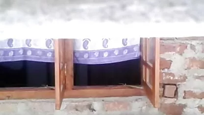 கை ஒரு சூப்பர் ஹேரி அம்மா இளம் கர்ப்பிணிப் பெண்ணைப் பிடித்தாள்