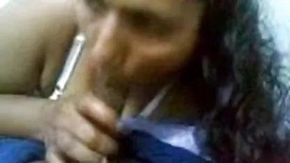 இரண்டு தோழிகள் ஒரு பையனுடன் அழகான ஹேரி செக்ஸ் வேடிக்கையாக இருக்கிறார்கள்