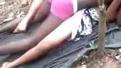 இளம் அழகு மார்லி சக் செய்ய விரும்புகிறார் ஒல்லியாக ஹேரி ஆபாச