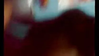துளையிட்ட முலைகளுடன் கூடிய அழகி அவளது கழுதைக்குள் அம்மா நிர்வாணமாக கொல்லுங்கள் ஒரு அதிர்வு செருகப்பட்டது