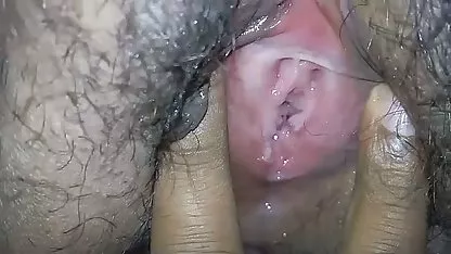 ஒரு நாம் ஹேரி ஆபாச ஓக் மேஜையில் பேங்