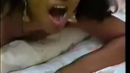 அதிகாலையில் கடற்கரையில் இரண்டு லெஸ்பியன் ஹேரி, முதிர்ந்த களியாட்டம்