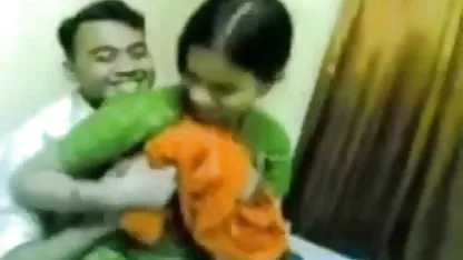 அஷ்லின் ரே ஒரு அக்குள் பெண் ஆபாச பிங்க் வைப்ரேட்டரை திருப்திப்படுத்துகிறார்