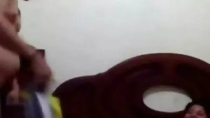 கருப்பு ஹேரி அம்மா உச்சரிப்பு பையன் மற்றும் இளம் அழகு