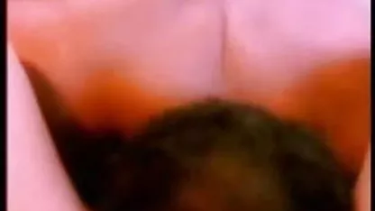 ஓய்வெடுக்காதபடி, வாயிலும் புண்டையிலும் ஹேரி யோனி உச்சியை சிக்கியது