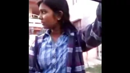கொல்லைப்புறத்தில் ஹேரி கே நொடி காட்டு பொன்னிறம்
