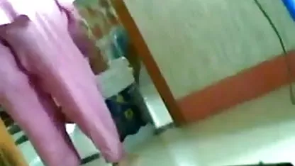இரண்டு பழைய ஹேரி கே ஆபாச பையன்கள் சீனப் பெண் செரீனா ஹயகாவாவைப் பிடிக்கிறார்கள்