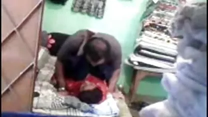 பள்ளி ஹங் ஹேரி கே ஆண்கள் சீருடையில் ஜப்பானிய பெண்