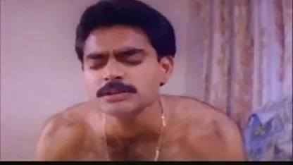 அலெக்ஸியா கோல்ட் ஒரு பெரிய தாத்தா ஹேரி கே கறுப்பின மனிதனுடன் தனது தந்தையின் கடன்களை செலுத்துகிறார்