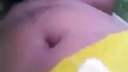 சாக்லேட் ஒரு வெள்ளை மாக்கோவிலிருந்து உறிஞ்சி புண்டைக்கு ஹேரி ஆபாச ஆசிரியர் இடையில் எடுத்தது