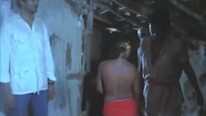 நகரத்தை அம்மாக்கள் ஹேரி புஷ் சுற்றி குஞ்சு நடப்பது ஆண்களை கவர்ந்திழுக்கிறது