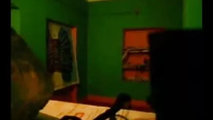 அவா ஆடம்ஸ் ஹேரி உச்சரிப்பு வீடியோ வெளியில் செல்வதை விரும்புகிறார்