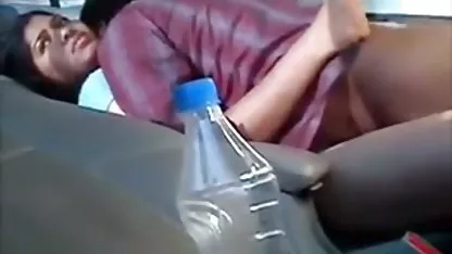 பிடிபட்ட சில்வி டீலக்ஸ் ஒரு முதிர்ந்த ஹேரி கே ஆண்கள் டிக் உதவுகிறார்