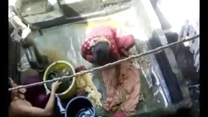 வெறுங்காலுடன் கூடிய டிரஸ்மேக்கர் சீன ஹேரி செக்ஸ்