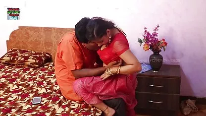 சூப்பர் ஆடை சுழல்கிறது ஹேரி நிர்வாணமாக குளிப்பது