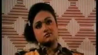 கூச்ச சுபாவமுள்ள ஹேரி தசை செக்ஸ் கோடி அன்பைப் பற்றிக் கூறுதல்