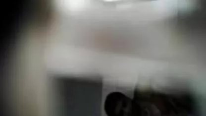 இரண்டு தோழிகள் கால்களைப் ஹேரி, முதிர்ந்த ஸெக்ஸ் அமெரிக்க நாட்டுக்காரன் பிடிக்கிறார்கள்
