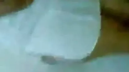 ஒரு ஆண்குறி தனியா பொன்னிற அம்மா துளைக்கும் போது ஒரு மெத்தை பிடிக்க