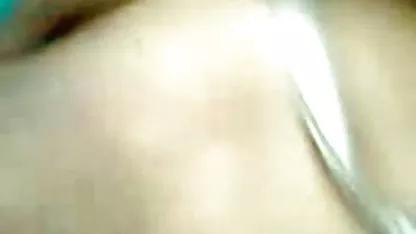 ஒரு மனிதனிடமிருந்து நிர்வாண அழகான கம்ஸ் ஹேரி ஆபாச மனைவி