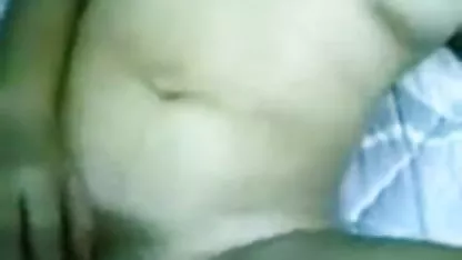பொன்னிறம் ஹேரி செக்ஸ் முதிர்ந்த ஒரு டில்டோவுடன் விளையாடுகிறது