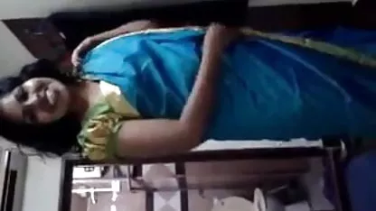 சூடான மற்றும் கவர்ச்சியான நால்வரும் நால்வர் குழு உடலுறவைக் ஹேரி ஆண் கொண்டுள்ளனர்
