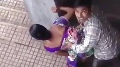 மெல்லிய ஆசியர் இளம் ஹேரி பிரஞ்சு இருவரால் உறிஞ்சப்பட்டார்