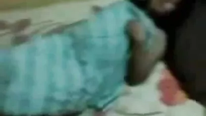 எபோனி ஐவி ஷெர்வுட் ஒரே நேரத்தில் இரண்டு வெள்ளை மனிதர்களை அழைத்துச் கொழுப்பு ஹேரி ஆபாச மனிதன் சென்றார்