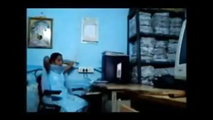 இரண்டு ஹேரி கேம் பெண்கள் துளைகளிலும்