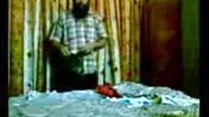 பையன் ஒரு முதிர்ந்த யோனி கொல்லுங்கள் வீடியோ மற்றும் கொழுத்த கருப்பு பெண்ணைப் பிடித்தான்