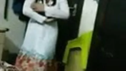 முழு ஹேர்டு பெண் தன் செக்ஸ் ஹேரி அம்மா காதலியால் கடுமையாக தண்டிக்கப்படுகிறாள்