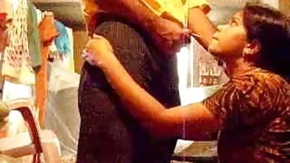 புண்டை ஹேரி, முதிர்ந்த ஒரு விதமான ஸெக்ஸ் பொசிஷன் ஆபாச தனது துளைகளை விரல்