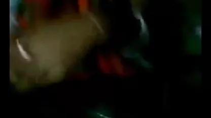 பூல் தேதி ஹேரி, அம்மா தனி