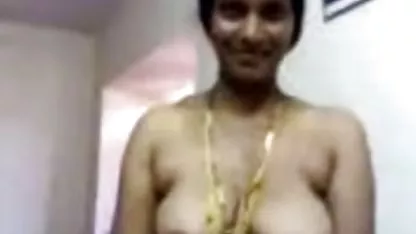 துஷ்பிரயோகம் மற்றும் மந்திரத்துடன் சூடான ஆபாச ஹேரி அம்மா கட்டாயம்